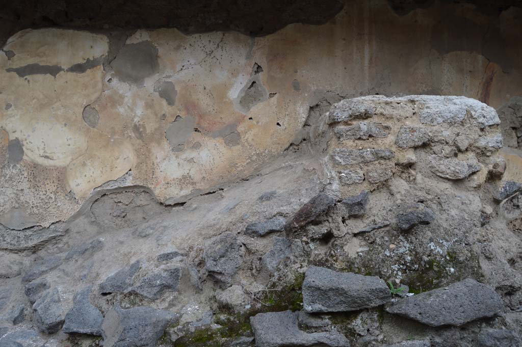Pompeii Street Altar at I.8.1. October 2018. Detail of west exterior side wall with ramp and altar.
Foto Taylor Lauritsen, ERC Grant 681269 DÉCOR.