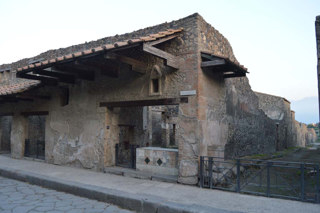 Via dell’Abbondanza, south side, Pompeii. October 2017.
Looking south-east towards entrance doorway of I.11.1, in centre, and street altar in small roadway, on right.
Foto Taylor Lauritsen, ERC Grant 681269 DÉCOR.