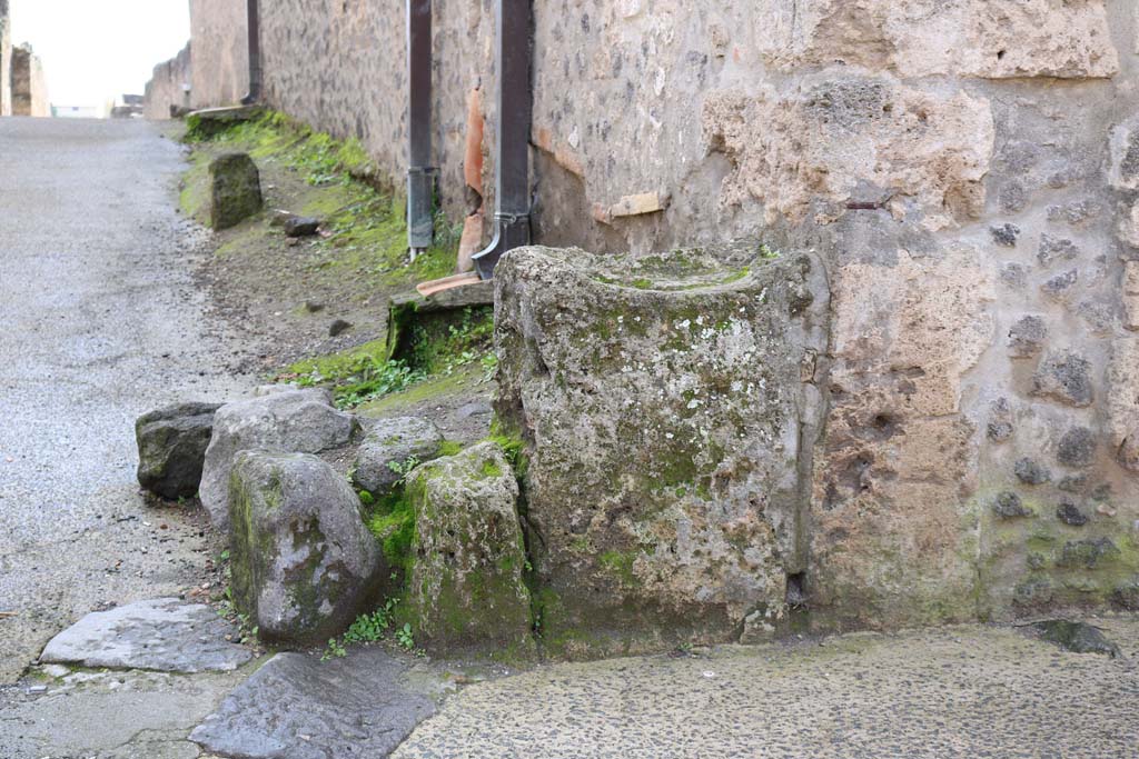 I.11.7 Pompeii. December 2018.
Street altar against north-east corner of I.11, in Vicolo della Nave Europa between I.12 and I.11. December 2018.
Photo courtesy of Aude Durand.