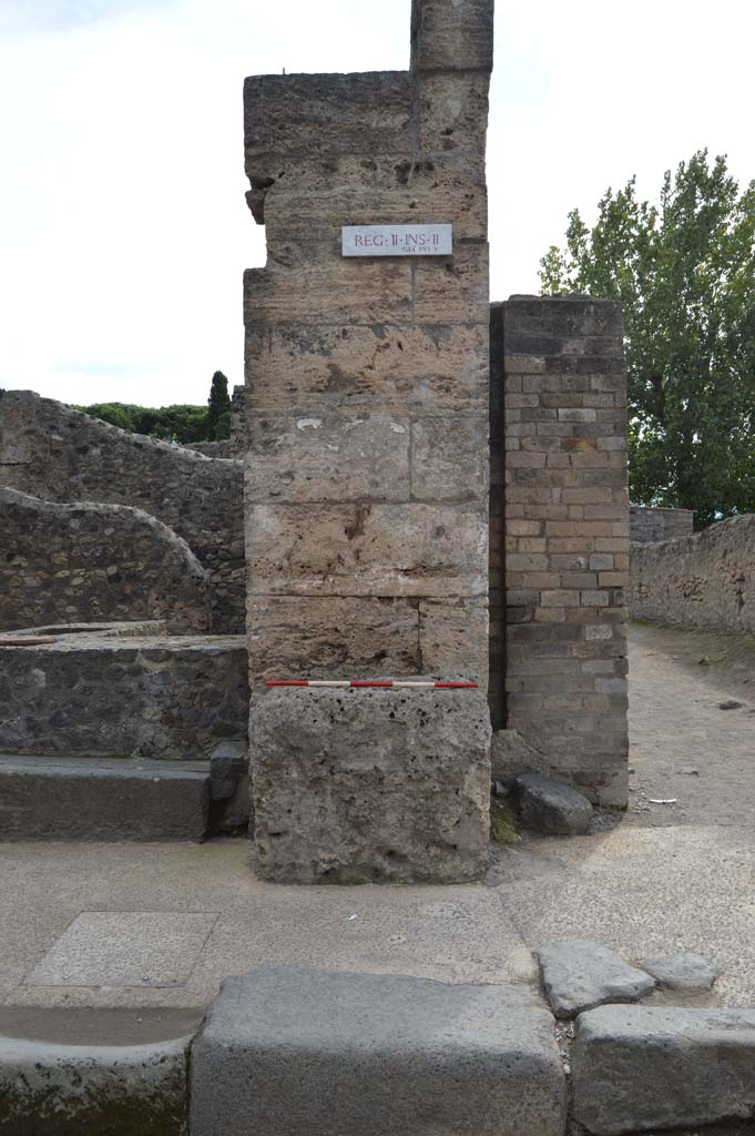 Street altar outside II.2.1 Pompeii. October 2018.
Looking towards west side of entrance doorway, with a street altar in front of the pilaster.
Foto Taylor Lauritsen, ERC Grant 681269 DÉCOR.