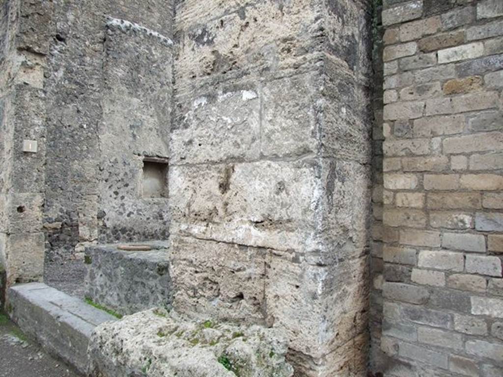 Street altar outside II.2.1 on Via dell’Abbondanza, December 2007.