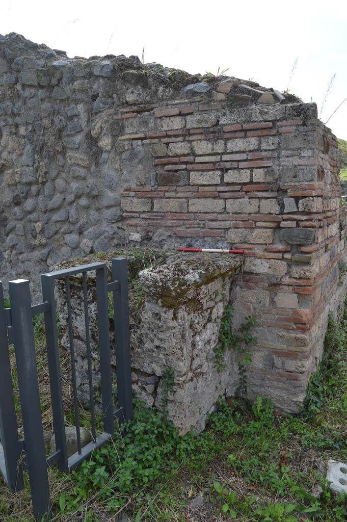 III.10.6 Pompeii. October 2018.
Street altar on west side of blocked/unexcavated roadway between III.11 and III.10.
Foto Taylor Lauritsen, ERC Grant 681269 DÉCOR.