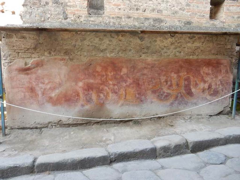 VII.11.13 Pompeii. May 2015. Painted street shrine on outside wall. Photo courtesy of Buzz Ferebee.