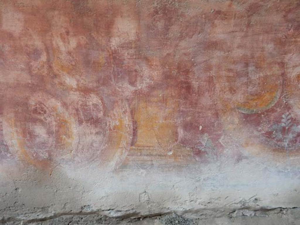 VII.11.13 Pompeii. May 2015. Detail of painted street altar on outside wall. Photo courtesy of Buzz Ferebee.