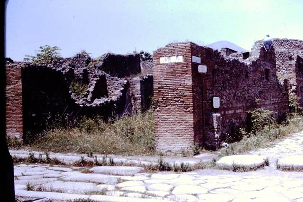 VII.14.14 Pompeii. 1964. Street altar on side wall at corner of Vicolo del Lupanare. Photo by Stanley A. Jashemski.
Source: The Wilhelmina and Stanley A. Jashemski archive in the University of Maryland Library, Special Collections (See collection page) and made available under the Creative Commons Attribution-Non Commercial License v.4. See Licence and use details.
J64f1064