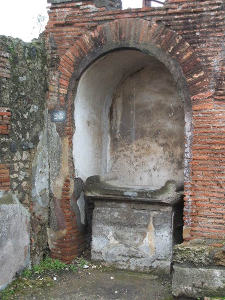 VIII.2.25 Pompeii. December 2004. Street altar