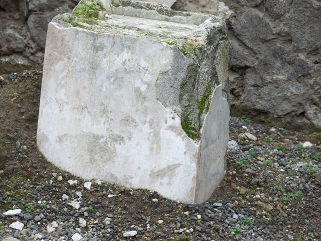 VIII.4.24 Pompeii. Street altar. December 2007. Altar.
