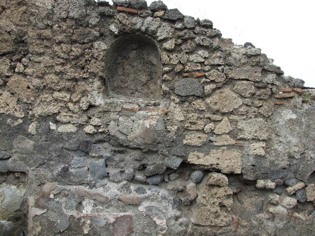 VIII.4.24 Pompeii. Street altar. December 2006. Niche in north wall for statue.