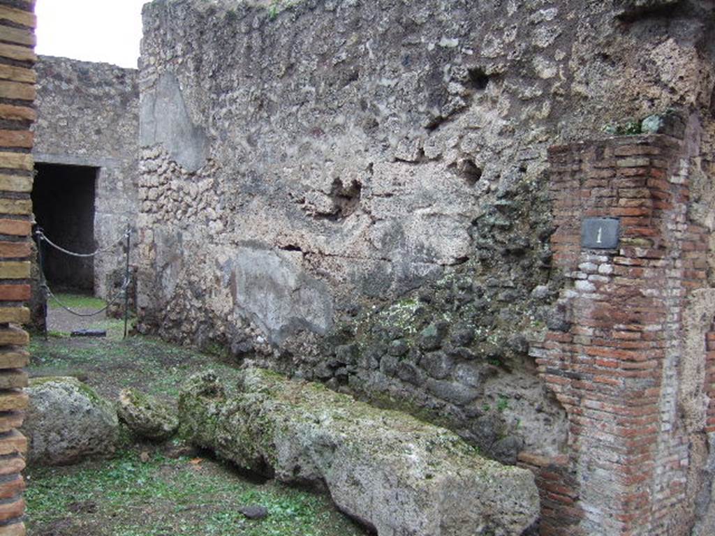 IX.2.1 An arcade of three arches containing street altar. December 2005. South wall. According to Eschebach, there was a shrine for the Lares Compitales on this wall, with an altar to the right, no longer there.
See Eschebach, L., 1993. Gebäudeverzeichnis und Stadtplan der antiken Stadt Pompeji. Köln: Böhlau. (p.404) Fiorelli also described it as a Compitum, similar to the one in the same street at VIII.4.24. See Pappalardo, U., 2001. La Descrizione di Pompei per Giuseppe Fiorelli (1875). Napoli: Massa Editore. (p.141)
