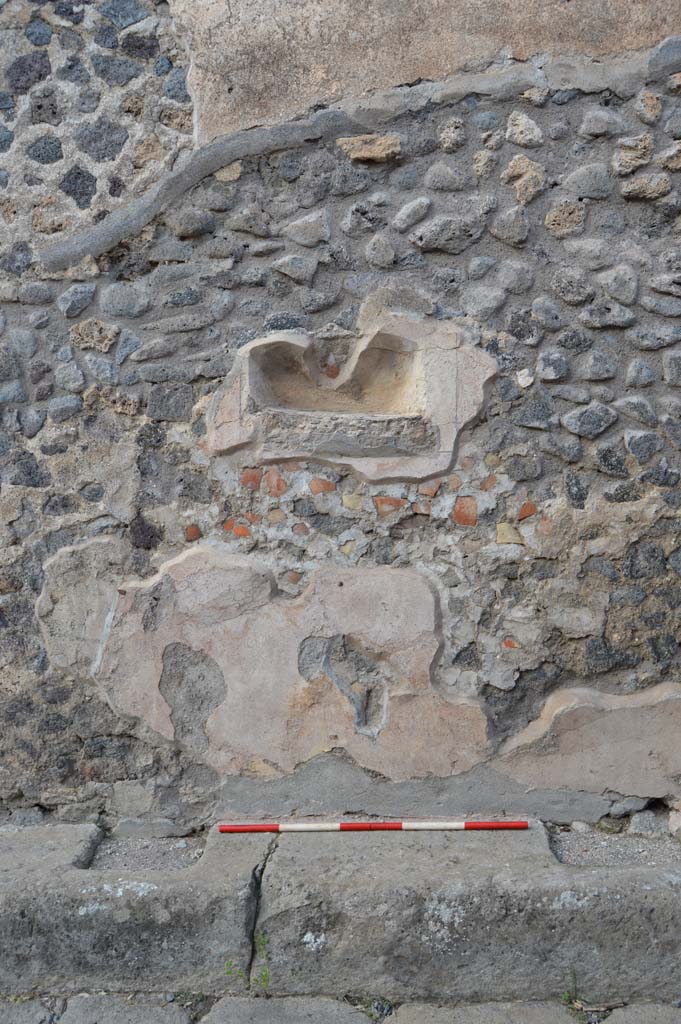 Street shrine at IX.2.12, Pompeii. October 2018. Detail of street altar, looking north.
Foto Taylor Lauritsen, ERC Grant 681269 DÉCOR.