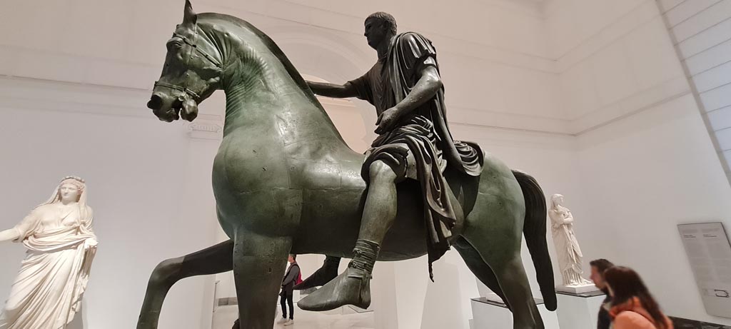 Arch of Caligula, Pompeii. April 2023. Detail of equestrian statue found in pieces beneath the arch and rebuilt.
On display in “Campania Romana” gallery in Naples Archaeological Museum. Photo courtesy of Giuseppe Ciaramella.