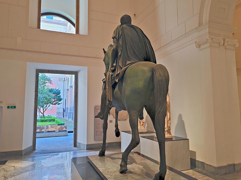 Arch of Caligula, Pompeii. April 2023. Rear of equestrian statue found in pieces beneath the arch and rebuilt.
On display in “Campania Romana” gallery in Naples Archaeological Museum. Photo courtesy of Giuseppe Ciaramella.