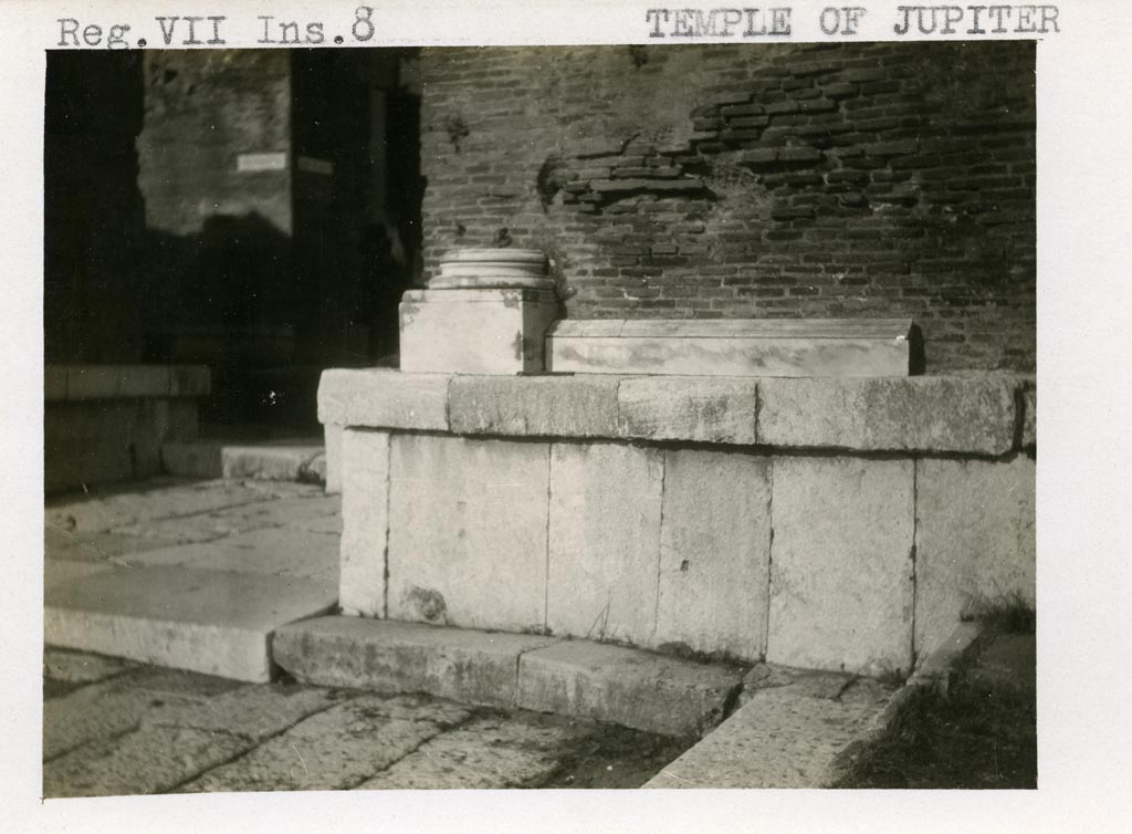 Arch at north-east end of the Forum, VII.8 Pompeii. Pre-1937-39. Detail from south side, on the right of the arch.
Photo courtesy of American Academy in Rome, Photographic Archive. Warsher collection no. 1113.