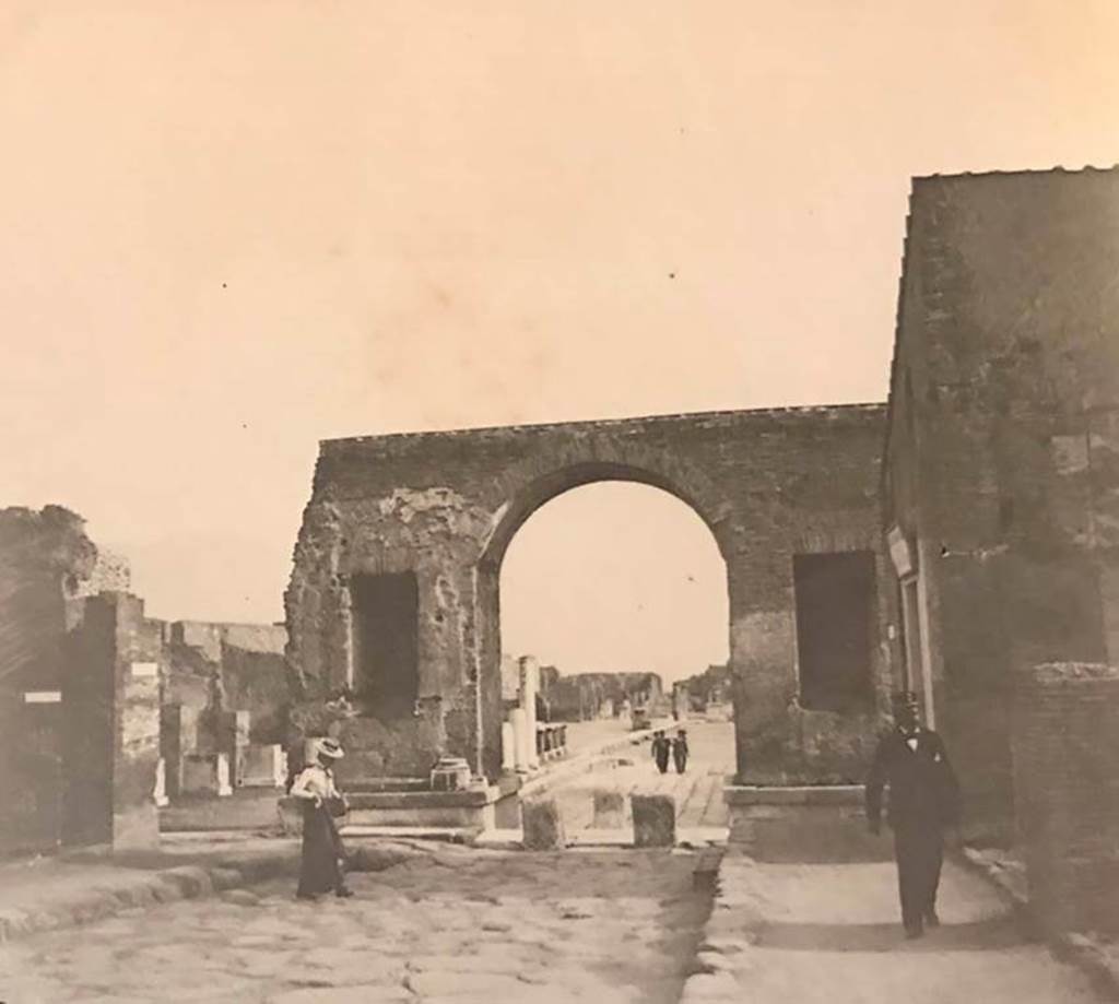Arch at north-east end of the Forum, Pompeii. Undated photo (c.1900-1920). Looking south from Via del Foro through Arch into Forum.
On the right is the area now occupied by the Restaurant.
Photo courtesy of Rick Bauer.