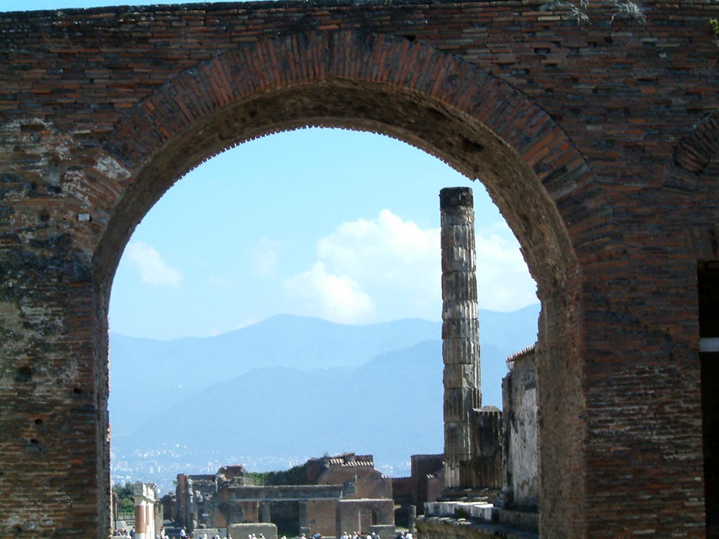 Arch at north-east end of the Forum. May 2002.
Looking south-west through arch from Via del Foro. Photo courtesy of David Hingston.