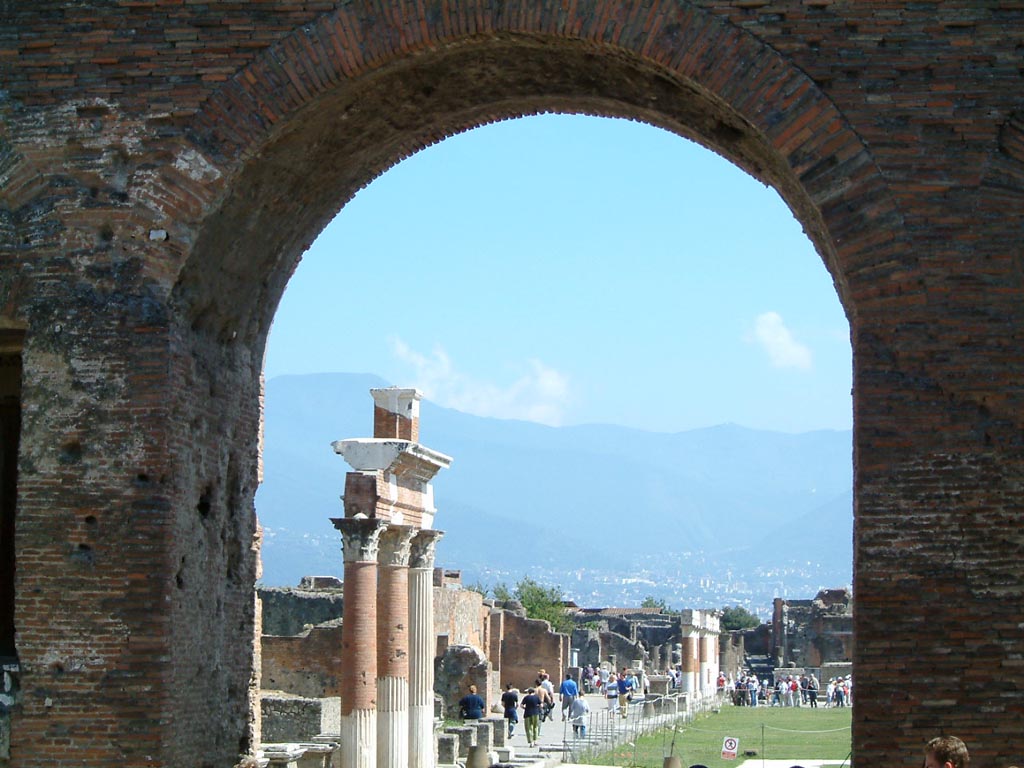 Arch at north-east end of the Forum. May 2002.
Looking south along the east side of the Forum. Photo courtesy of David Hingston.