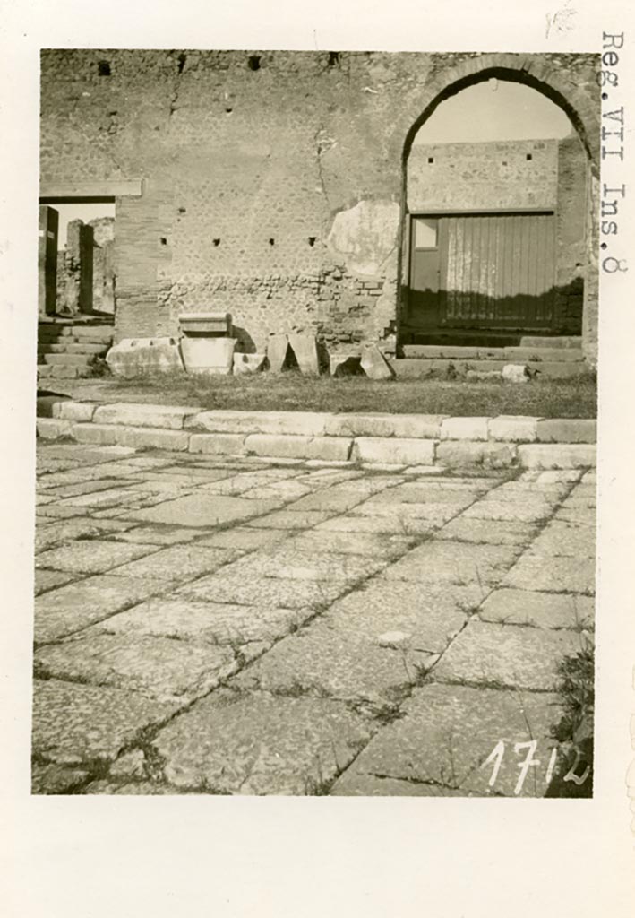 Arched entrance in north-west corner of Forum. Pre-1937-39.
Looking north through arch in the north wall of the Forum towards VII.5.15 before the 1943 bombing.
Photo courtesy of American Academy in Rome, Photographic Archive. Warsher collection no. 1712.