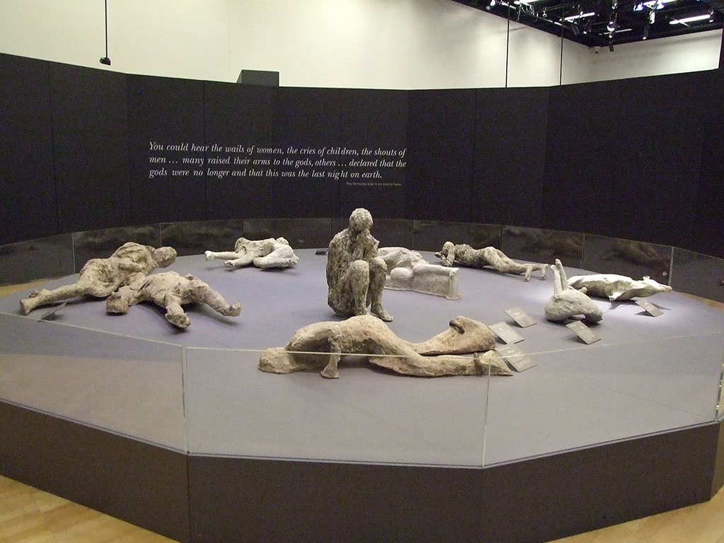 I.22.1 Pompeii, victim 71, a woman reaching out to a man, victim 72, on left side of the group of casts.
Photographed at “A Day in Pompeii” exhibition at Melbourne Museum. September 2009.