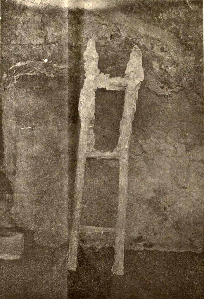 V.3.12 Pompeii. Upon excavating the andron in December 1902 the following plaster casts were made.
- an internal fascia of the entrance doorway
- a bar of wood with which one reinforced the doorway when it was closed
- a ladder (shown in the photo above).
According to Sogliano, it must be recorded that the ladder was the first of its type to be cast.
Sogliano said this was due to the diligence of Della Corte.
See Notizie degli Scavi di Antichità, 1905, p. 214 fig. 5.