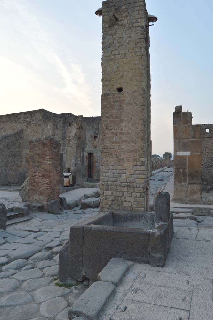 Fountain outside I.4.15 on Via Stabiana. October 2017. South side of fountain and water tower.
Foto Taylor Lauritsen, ERC Grant 681269 DÉCOR.