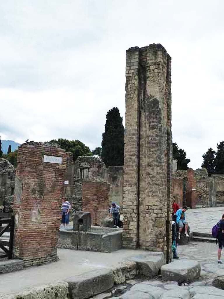 Fountain outside I.4.15 on Via Stabiana. May 2010.
North and east sides of fountain and water column on the south side of the Via dell’Abbondanza, at the junction with Via Stabiana.