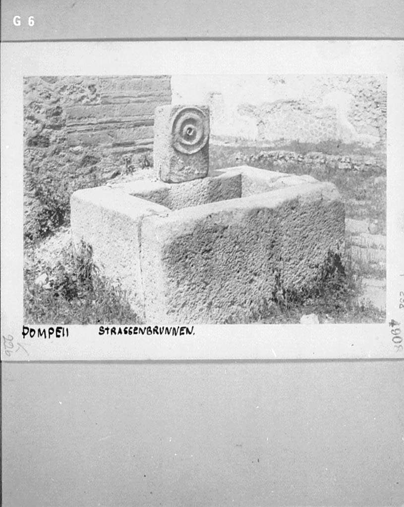 Fountain at 1.5.2, Pompeii.
DAIR 1305_G06. Photo © Deutsches Archäologisches Institut, Abteilung Rom, Arkiv.
Foto Taylor Lauritsen, ERC Grant 681269 DÉCOR.