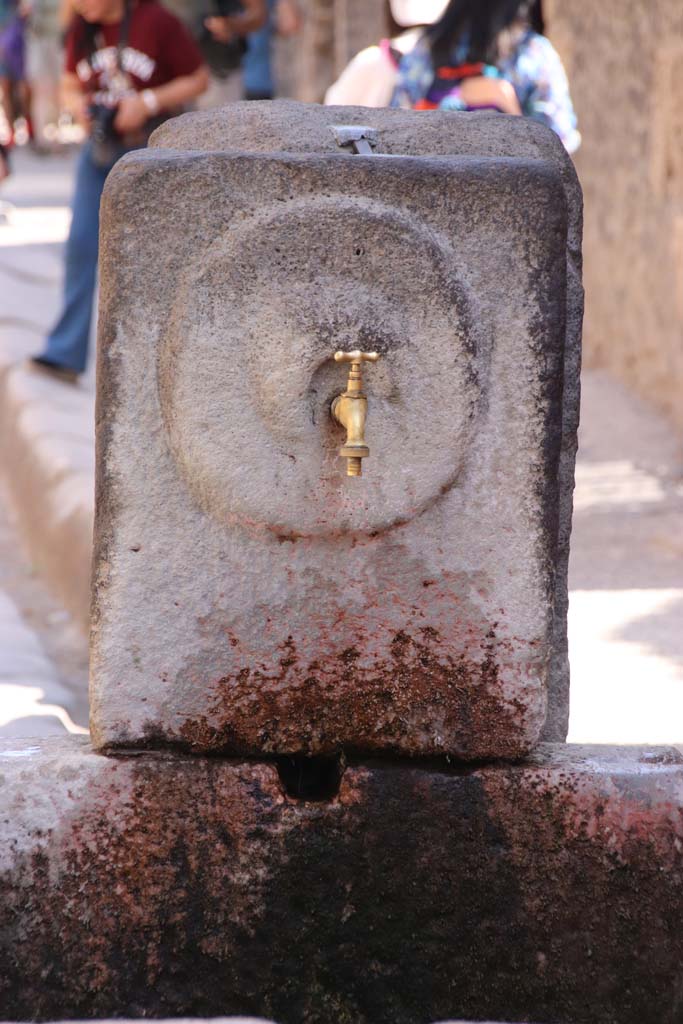 Fountain outside I.9.1 on Via dell’Abbondanza. September 2019.
Relief of “patera” or plate on pilaster. Photo courtesy of Klaus Heese.