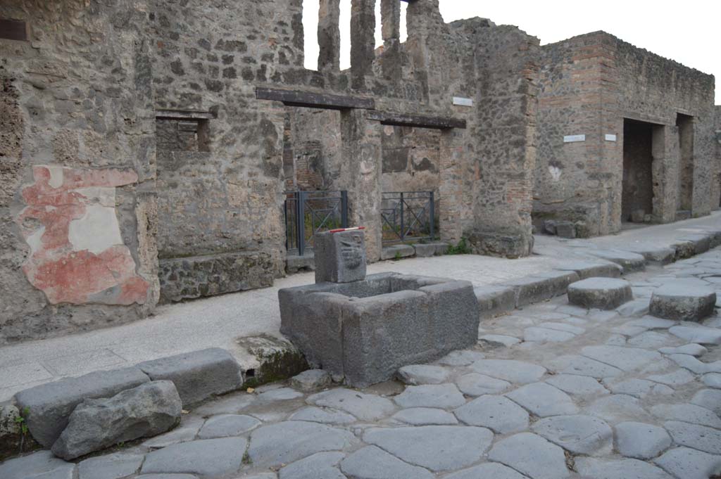 Fountain outside I.12.2 on Via dell’ Abbondanza. October 2018. East and north sides of fountain.
Foto Taylor Lauritsen, ERC Grant 681269 DÉCOR.