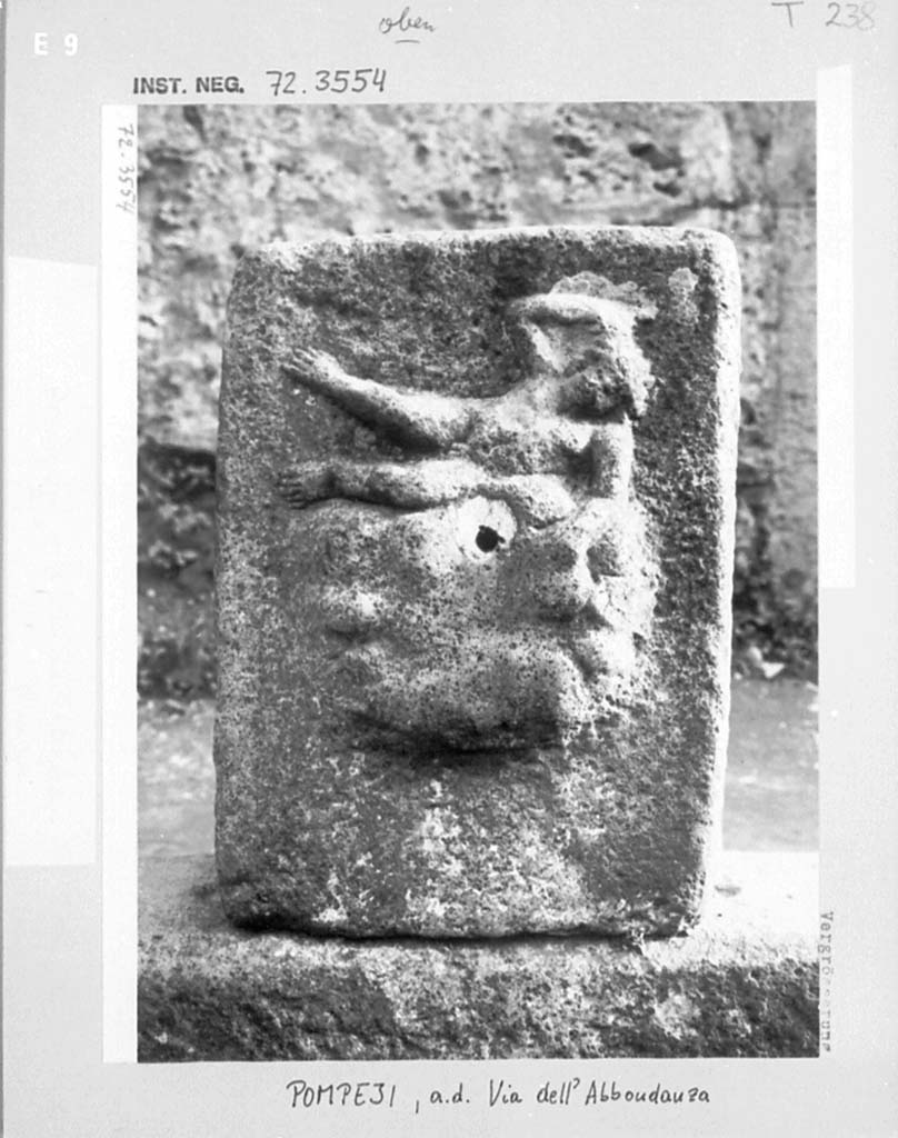 Fountain outside I.12.2 on Via dell’ Abbondanza.
DAIR 72.3554. Photo © Deutsches Archäologisches Institut, Abteilung Rom, Arkiv.
Foto Taylor Lauritsen, ERC Grant 681269 DÉCOR.