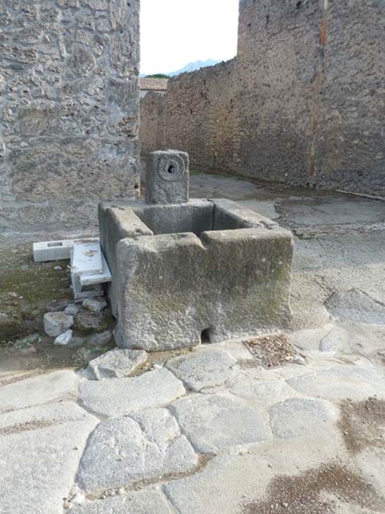 Fountain outside I.16.4 Pompeii. September 2015. With fountain head in place.