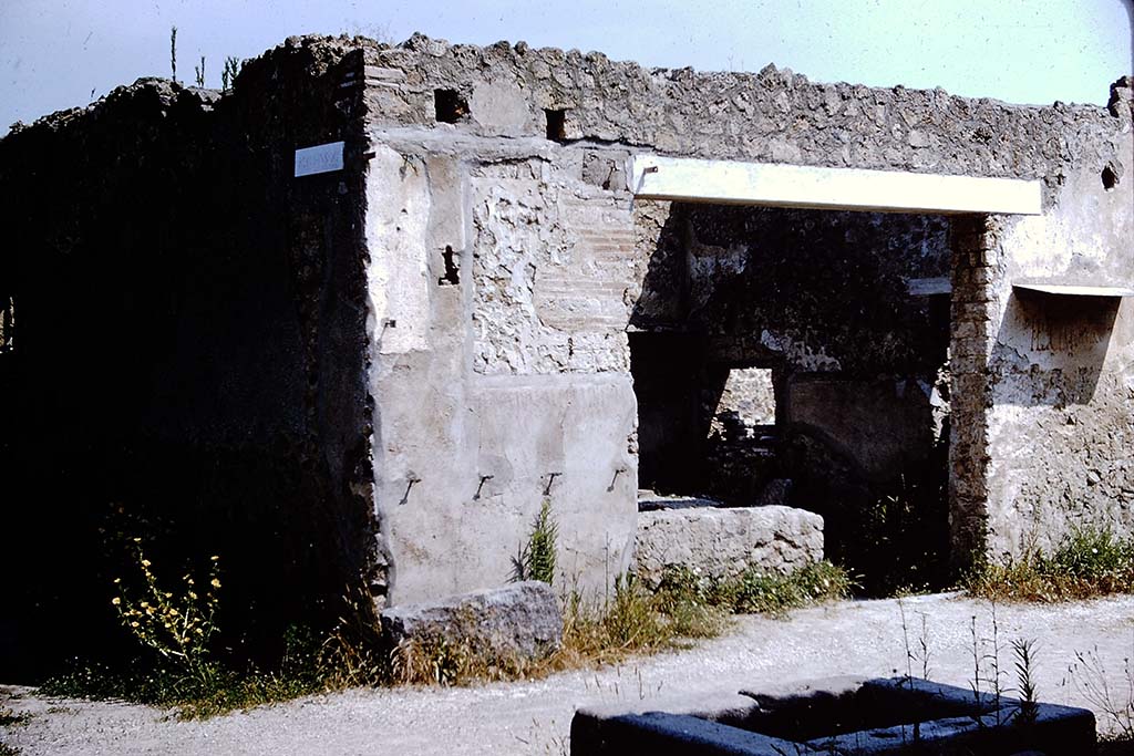 Via di Castricio, north side, Pompeii. 1964. Looking north towards I.11.11, from fountain outside I.16.4.
Photo by Stanley A. Jashemski.
Source: The Wilhelmina and Stanley A. Jashemski archive in the University of Maryland Library, Special Collections (See collection page) and made available under the Creative Commons Attribution-Non-Commercial License v.4. See Licence and use details.
J64f1490