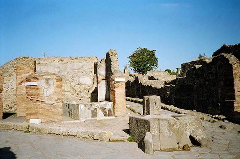 Fountain outside VI.3.20 Pompeii. October 2009. Looking north.
Photo courtesy of Rick Bauer.