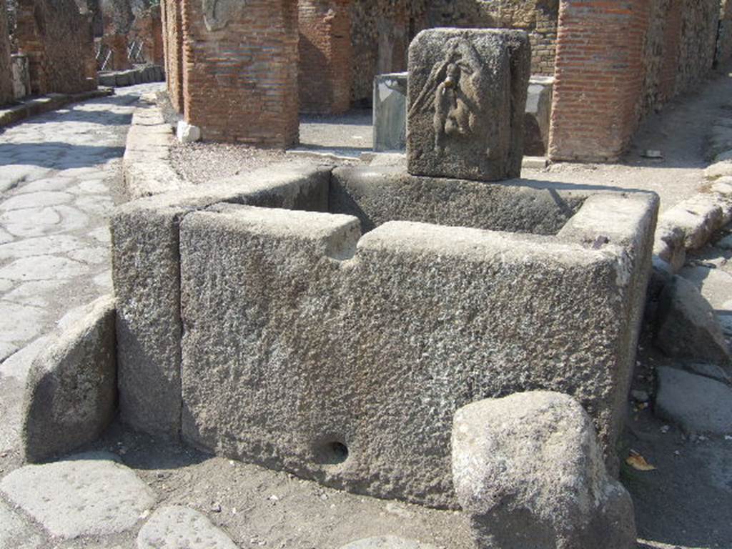 Fountain outside VI.3.20 September 2005. Looking north.