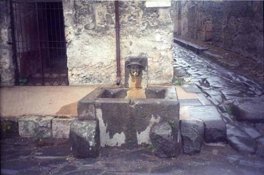 Fountain of Mercury at VI.8.24. July 2011. A street shrine was painted on the wall at the rear of the fountain. Photo courtesy of Rick Bauer.