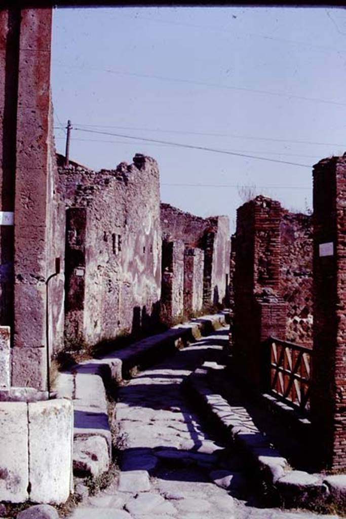 Fountain outside VII.4.32 on Via degli Augustali. 1978. Vicolo Storto between VII.4 and VII.2.
Photo by Stanley A. Jashemski.
Source: The Wilhelmina and Stanley A. Jashemski archive in the University of Maryland Library, Special Collections (See collection page) and made available under the Creative Commons Attribution-Non Commercial License v.4. See Licence and use details.
J78f0570