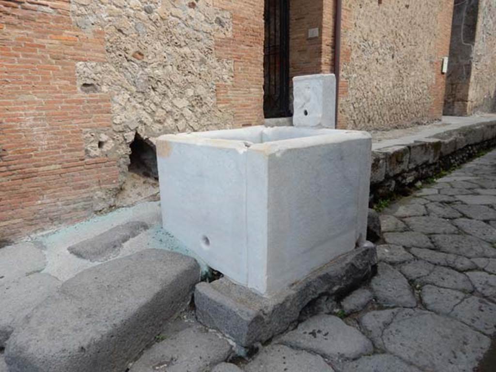 VII.15.1 Pompeii., May 2018. Marble fountain in Vicolo del Gallo. Photo courtesy of Buzz Ferebee.