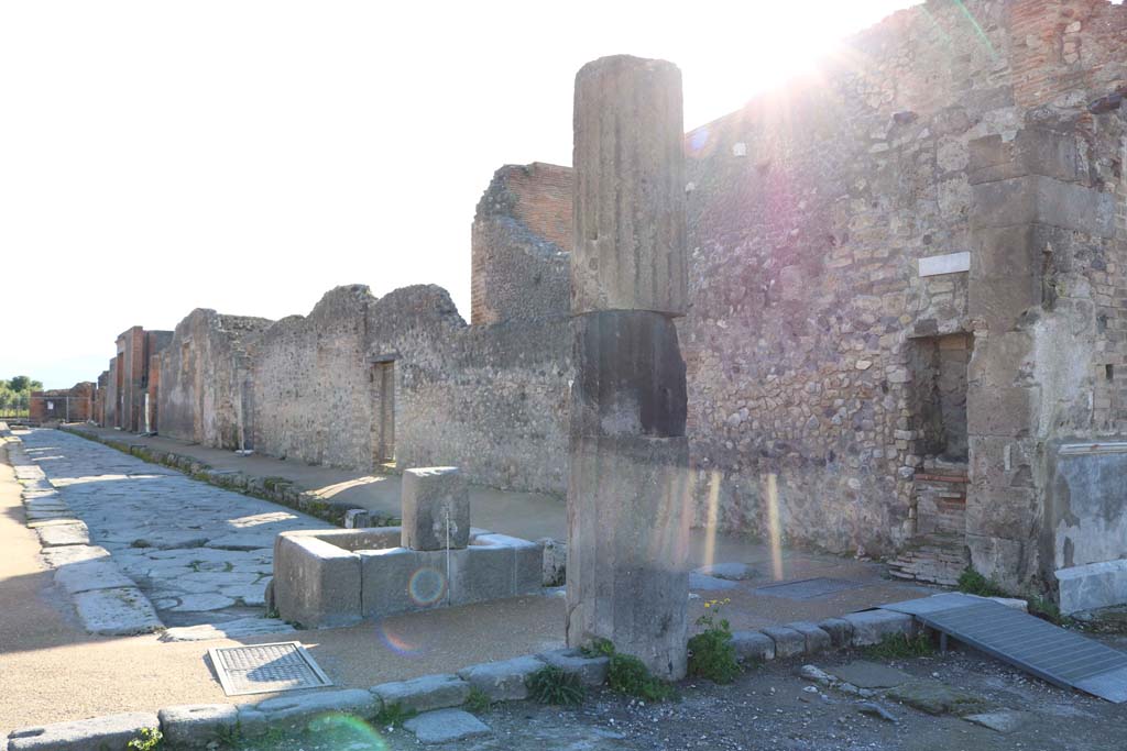 Fountain outside VIII.2.11 on Via delle Scuole, Pompeii. December 2018.
Looking south past rear of fountain along west side of VIII.2, from Forum. Photo courtesy of Aude Durand.