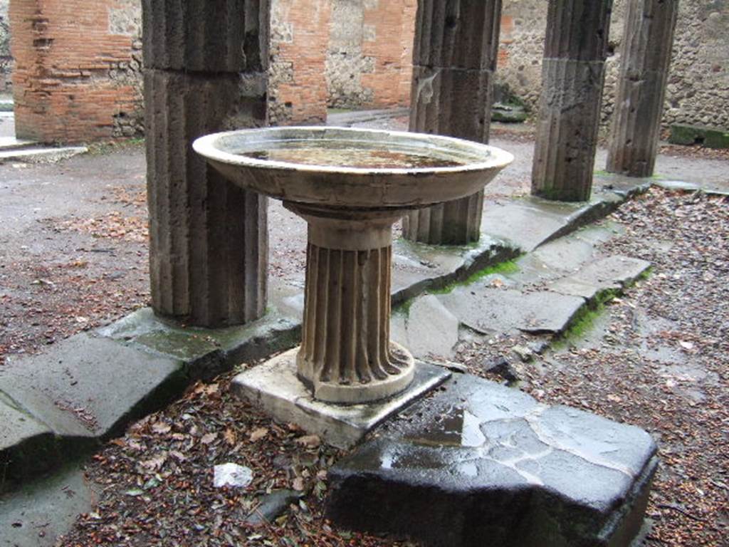 Fountain on Triangular Forum. December 2005. Fountain on north side, looking east.