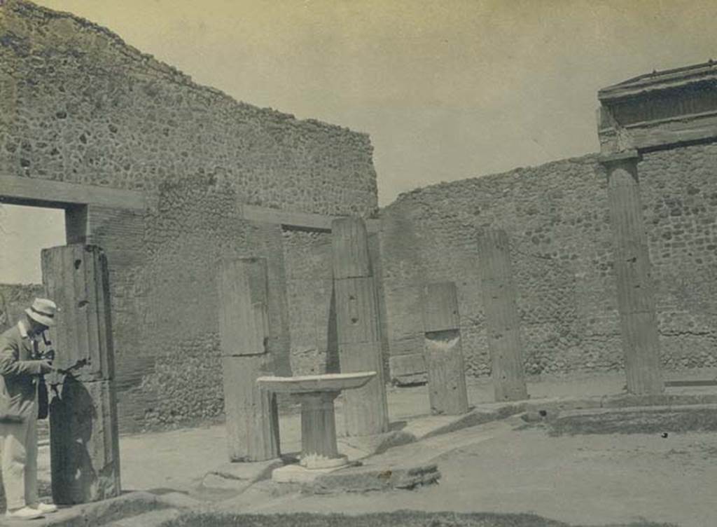 Fountain on Triangular Forum. 5th June 1925. Triangular Forum, looking east along north side. Photo courtesy of Rick Bauer.