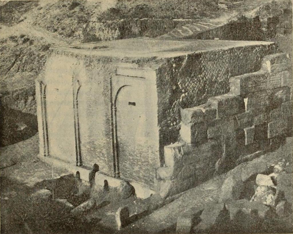 Castellum Aquae Pompeii. 1902 excavation photo of water tower and Porta Vesuvio.
The east wall is constructed in opus reticulatum, the same as the west wall.
The walls of the gate are older than the Castellum Aquae which has been cut into them.
The north wall, also leaning against the walls of the city, is of rougher construction, and is not parallel to the south wall.
See Notizie degli Scavi di Antichità, 1903, p. 28, fig. 3.
See Notizie degli Scavi di Antichità, 1906, p. 97-100.