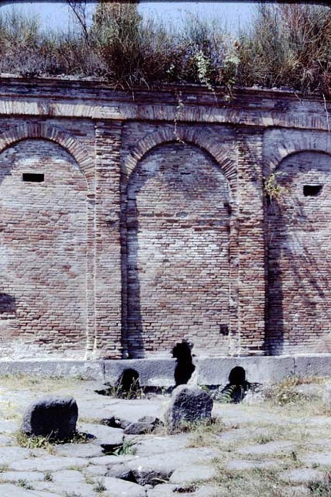 Castellum Aquae Pompeii. 1968. South side of water tower with arched decoration. Photo by Stanley A. Jashemski.
Source: The Wilhelmina and Stanley A. Jashemski archive in the University of Maryland Library, Special Collections (See collection page) and made available under the Creative Commons Attribution-Non Commercial License v.4. See Licence and use details.
J68f1958