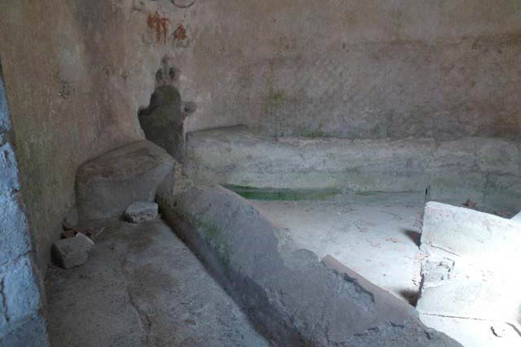 Castellum Aquae Pompeii. July 2010. Base level “A” walls “a” and “b” and water basin “B”.