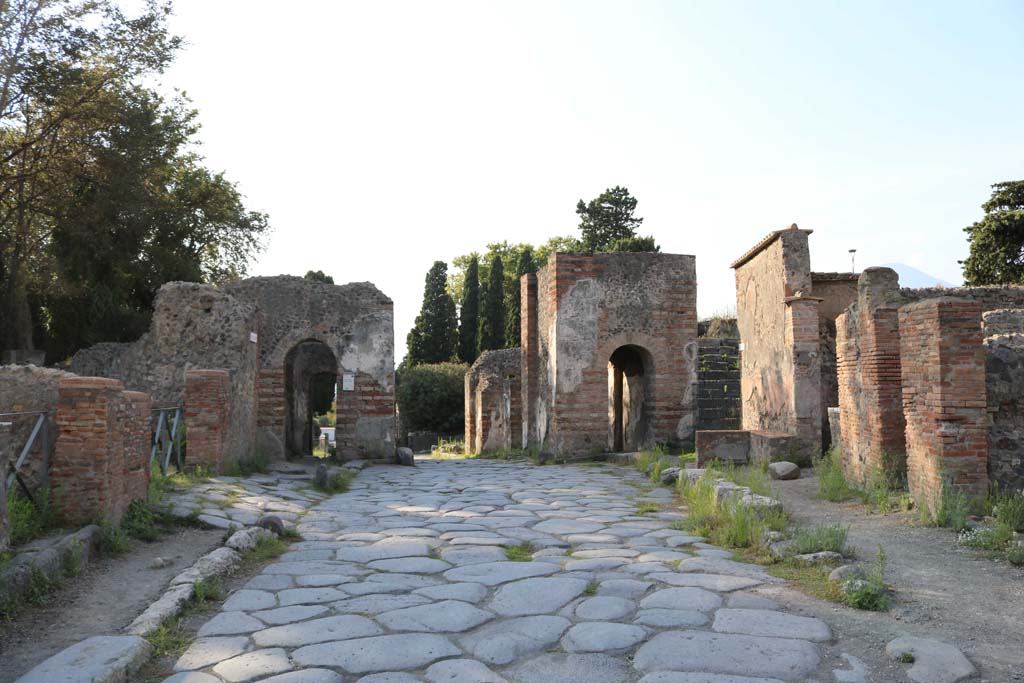 Porta Ercolano or Herculaneum Gate, Pompeii. December 2018. Looking north on Via Consolare. Photo courtesy of Aude Durand.