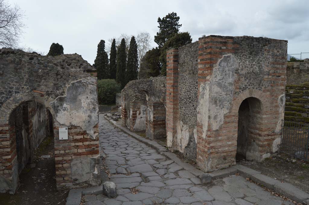 Porta Ercolano or Herculaneum Gate, Pompeii. March 2018. Looking north towards the east side, on right.
Foto Taylor Lauritsen, ERC Grant 681269 DÉCOR
