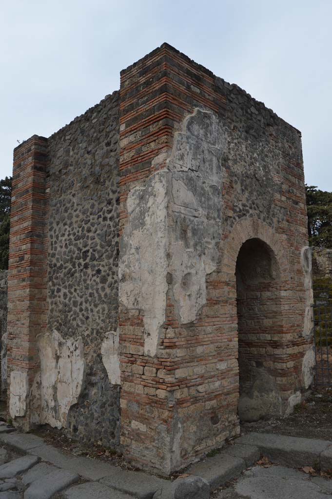Pompeii Porta Ercolano or Herculaneum Gate. March 2018.
Looking north-east towards the east side of the Gate.
Foto Taylor Lauritsen, ERC Grant 681269 DÉCOR
