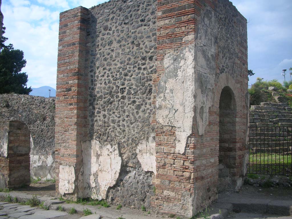 Porta Ercolano or Herculaneum Gate, Pompeii. May 2010.
Looking towards west wall of east side of gate from south end. Photo courtesy of Ivo van der Graaff.