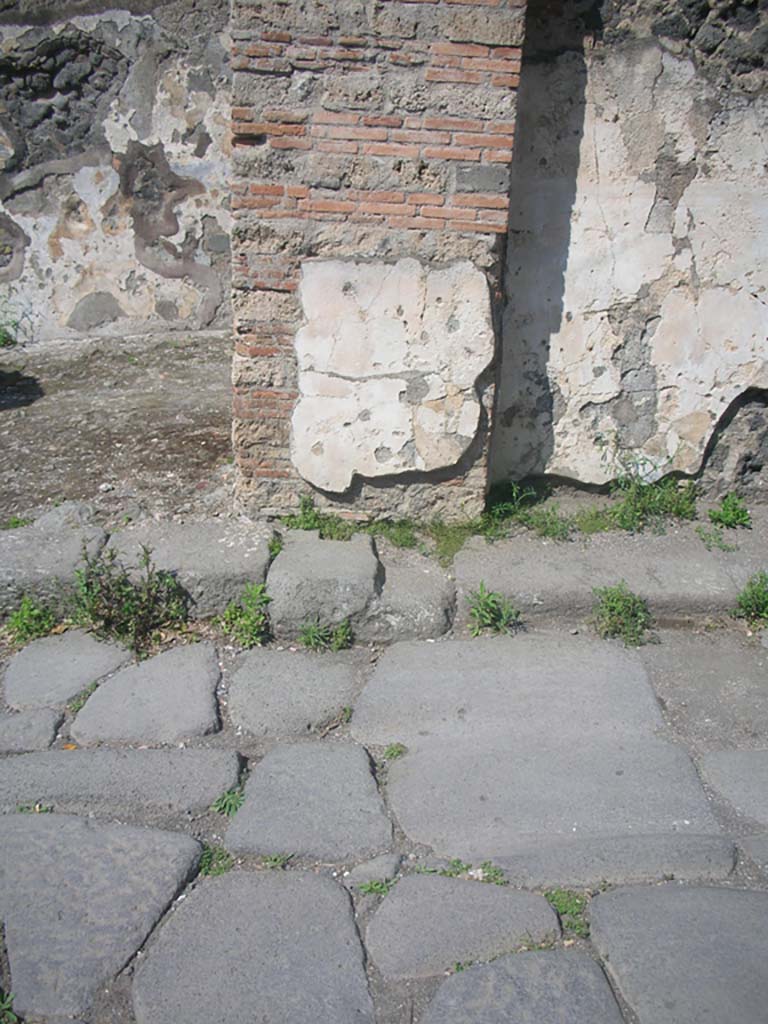 Porta Ercolano or Herculaneum Gate, Pompeii. May 2010.
Remaining plaster from west wall at south end on east side of gate. Photo courtesy of Ivo van der Graaff.