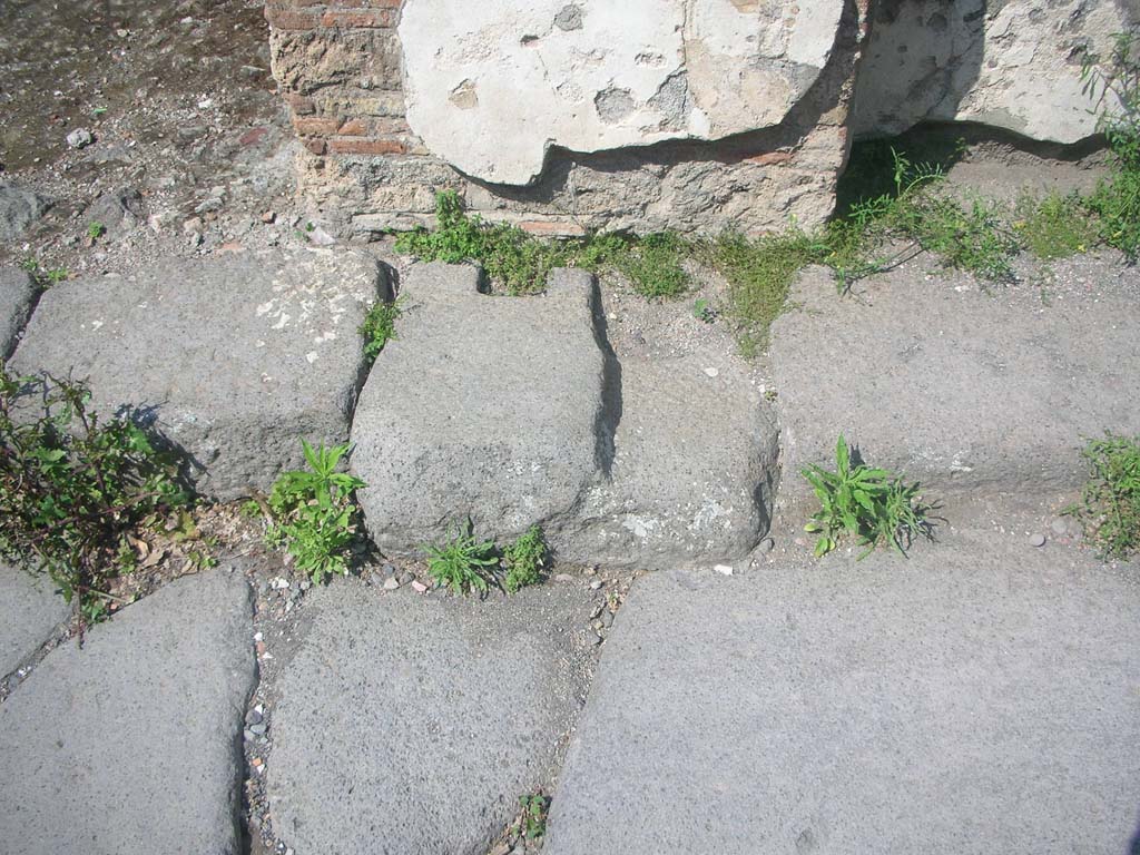 Porta Ercolano or Herculaneum Gate, Pompeii. May 2010.
Roadway through gate, detail from south end of east side area, area of “double-leaf gate”. Photo courtesy of Ivo van der Graaff.