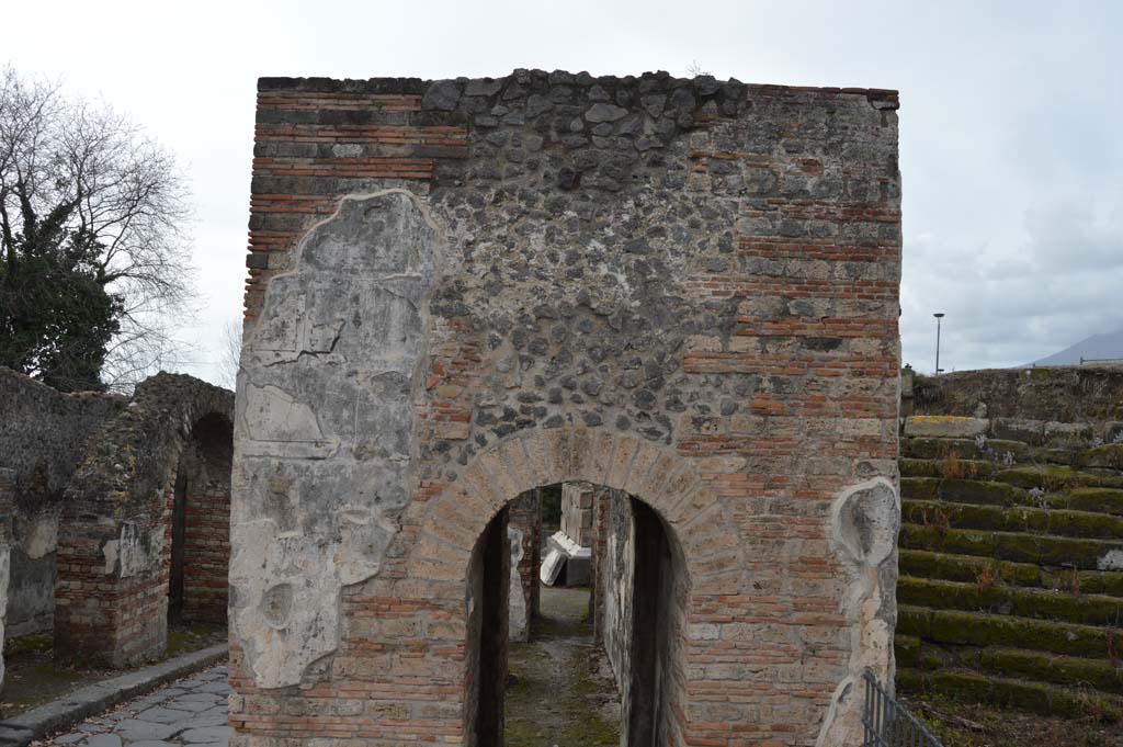 Porta Ercolano or Herculaneum Gate, Pompeii. March 2018. Looking north towards remaining stucco on east side.
Foto Taylor Lauritsen, ERC Grant 681269 DÉCOR