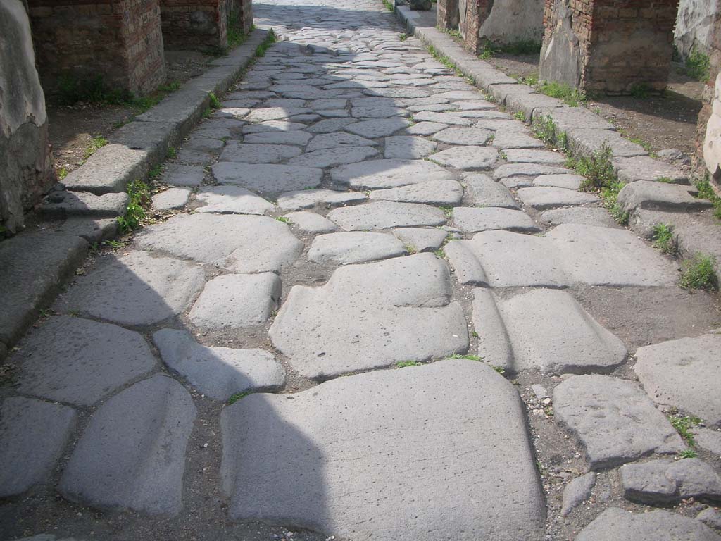 Porta Ercolano or Herculaneum Gate, Pompeii. May 2010. Central roadway through gate. Photo courtesy of Ivo van der Graaff.
